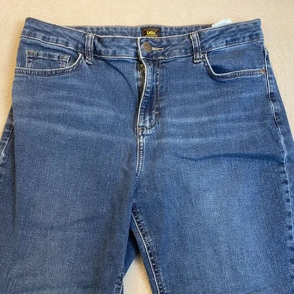 Lee Womens Capri Jeans Size 14 Medium Blue Denim Straight Cropped Stretch Casual - Picture 12 of 16